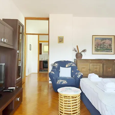 14 * Makarska